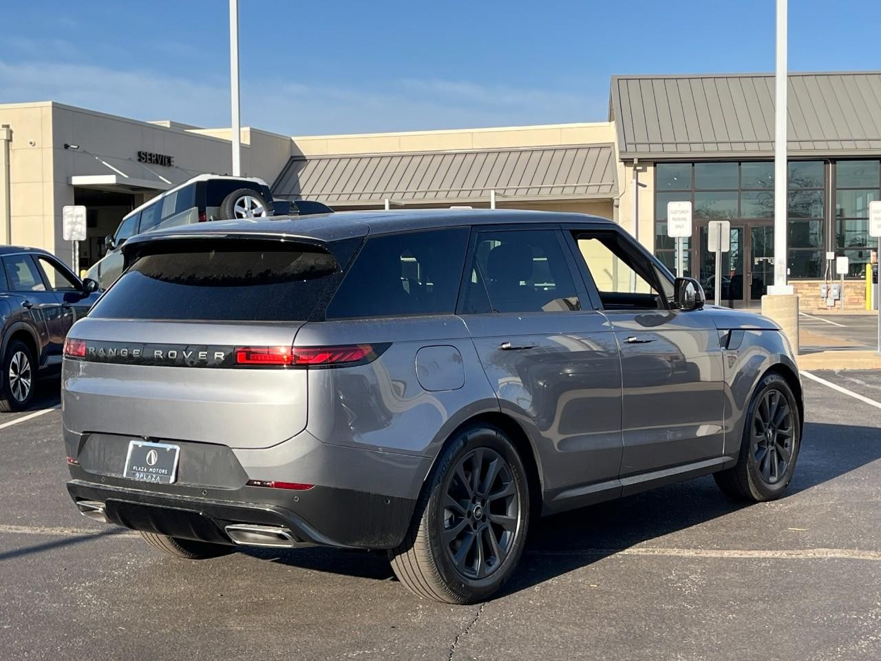 Land Rover Range Rover Sport Vehicle Full-screen Gallery Image 4