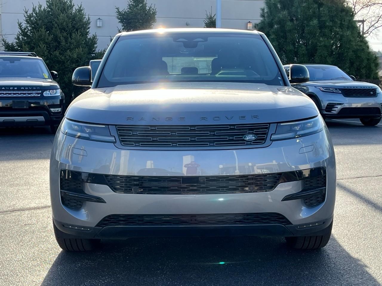 Land Rover Range Rover Sport Vehicle Full-screen Gallery Image 7