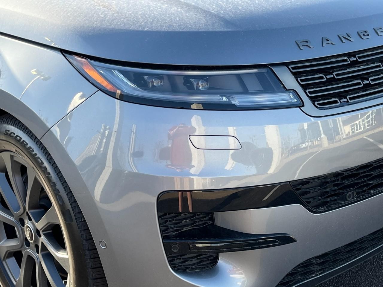 Land Rover Range Rover Sport Vehicle Full-screen Gallery Image 8