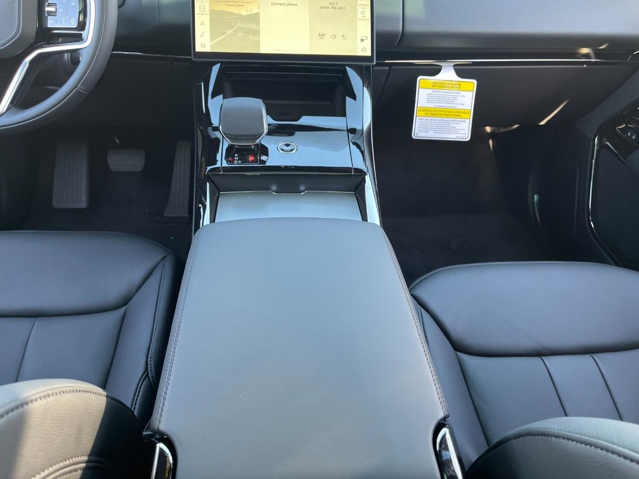 Land Rover Range Rover Sport Vehicle Full-screen Gallery Image 17