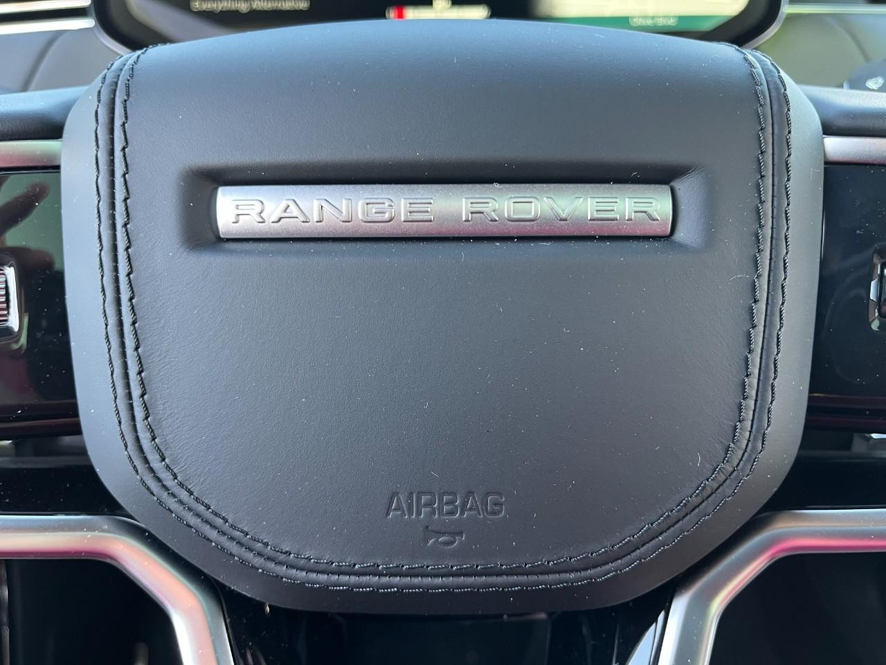 Land Rover Range Rover Sport Vehicle Full-screen Gallery Image 22