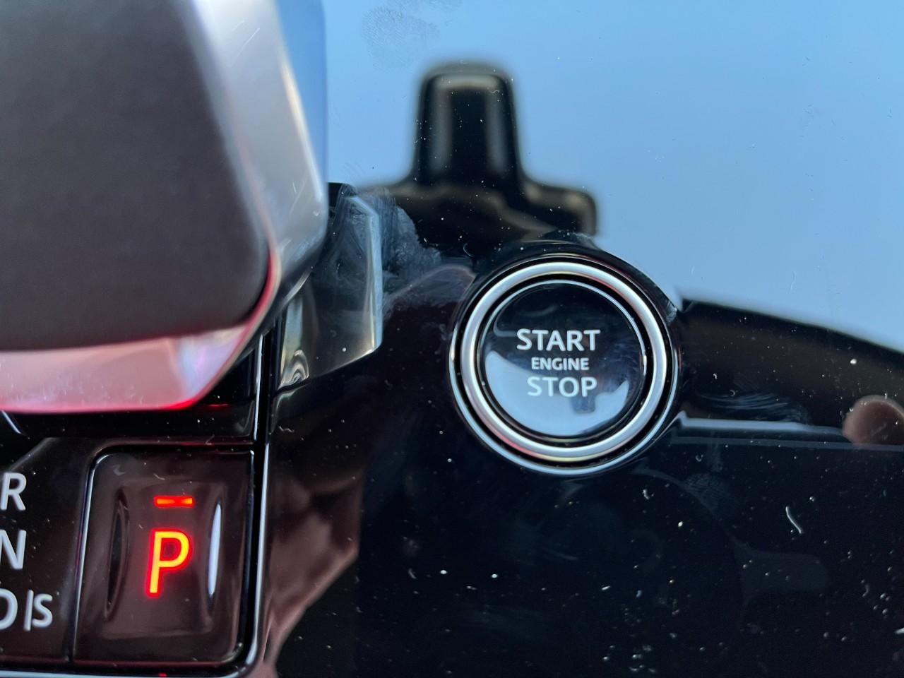 Land Rover Range Rover Sport Vehicle Full-screen Gallery Image 28