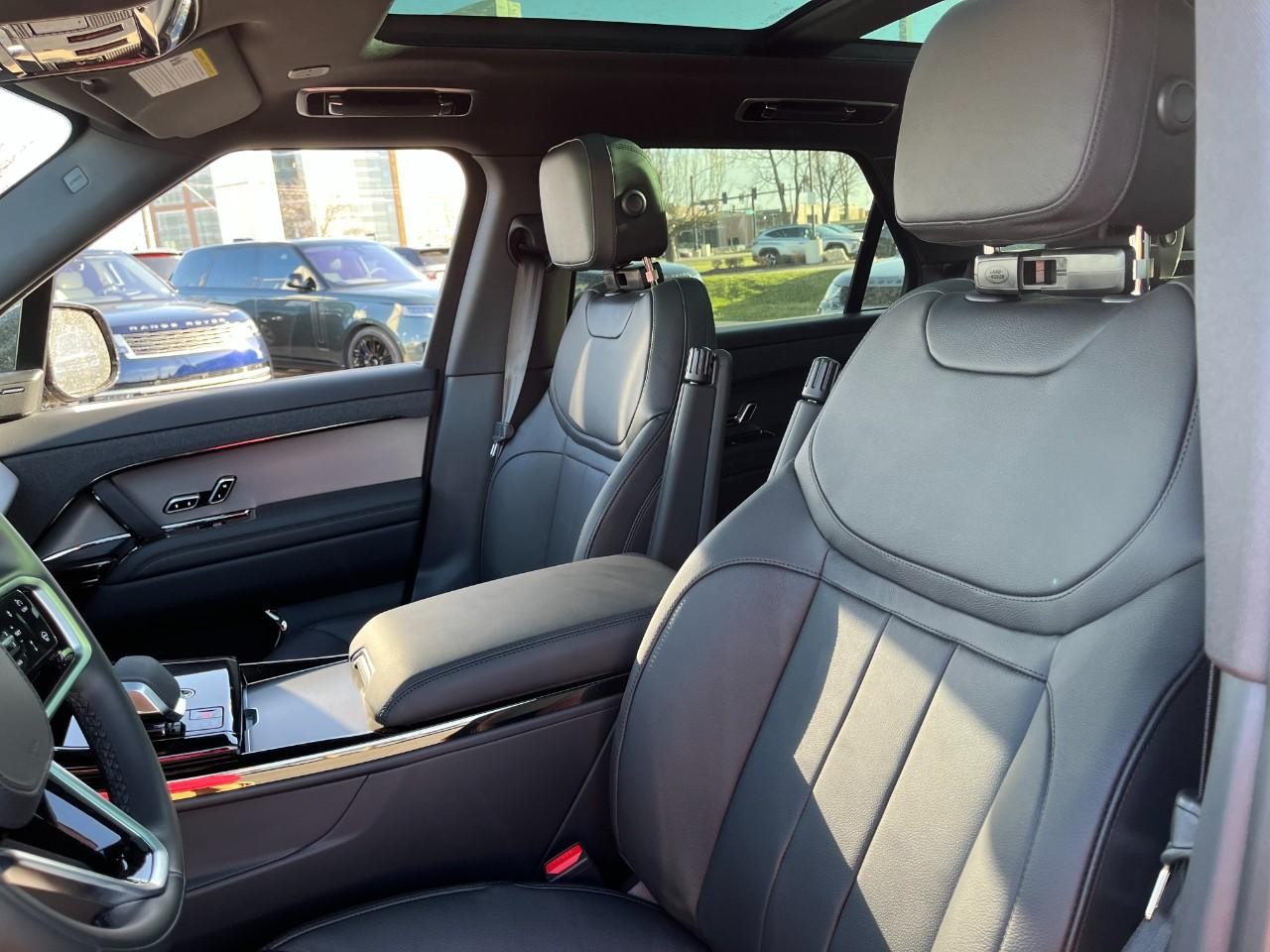 Land Rover Range Rover Sport Vehicle Full-screen Gallery Image 34