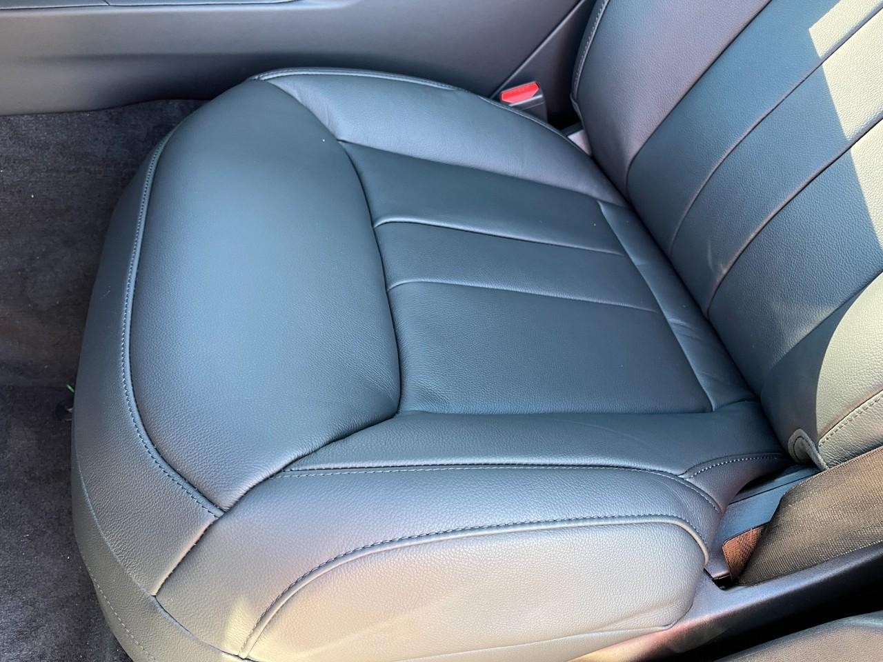 Land Rover Range Rover Sport Vehicle Full-screen Gallery Image 35