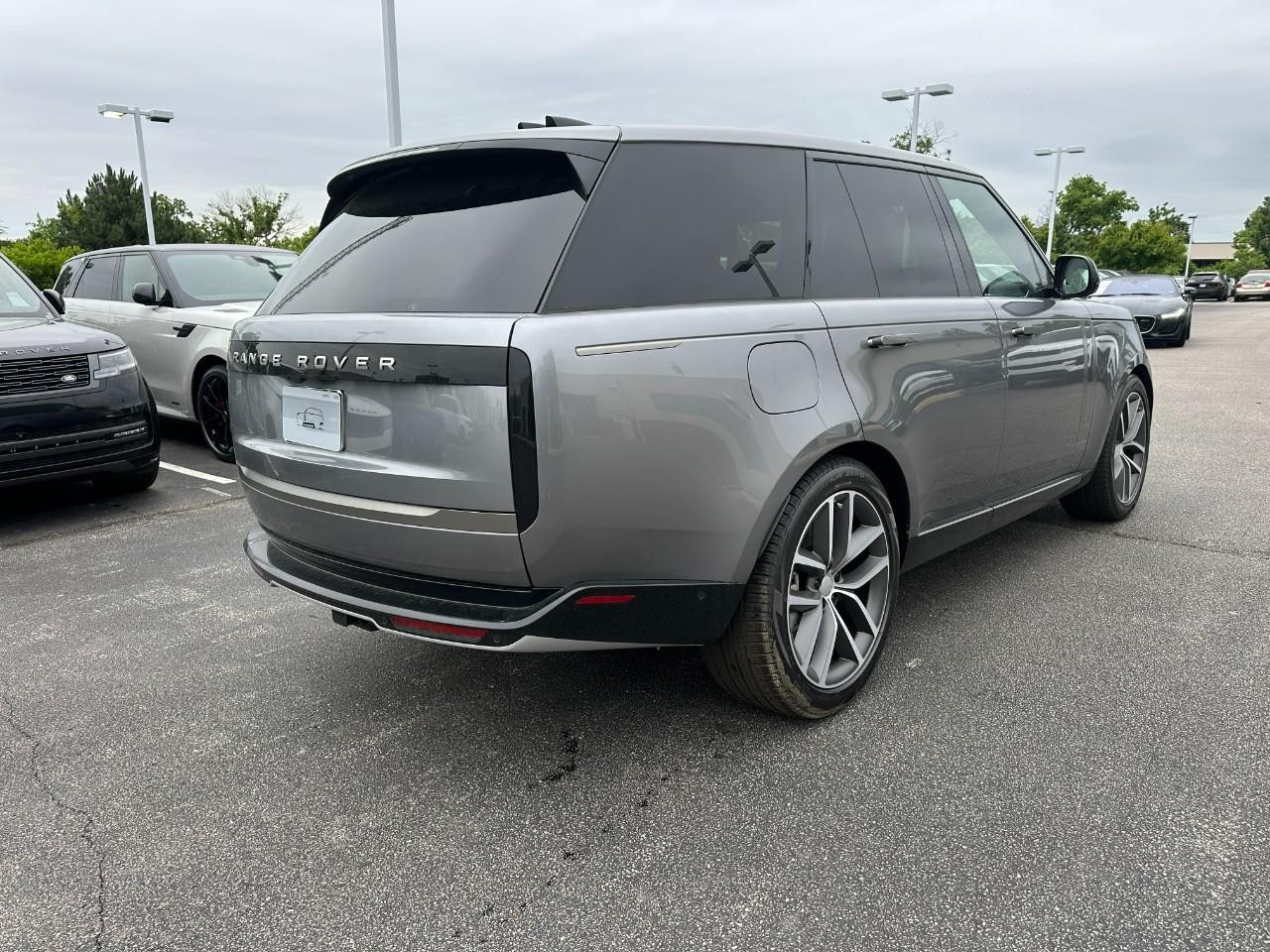 Land Rover Range Rover Vehicle Full-screen Gallery Image 5