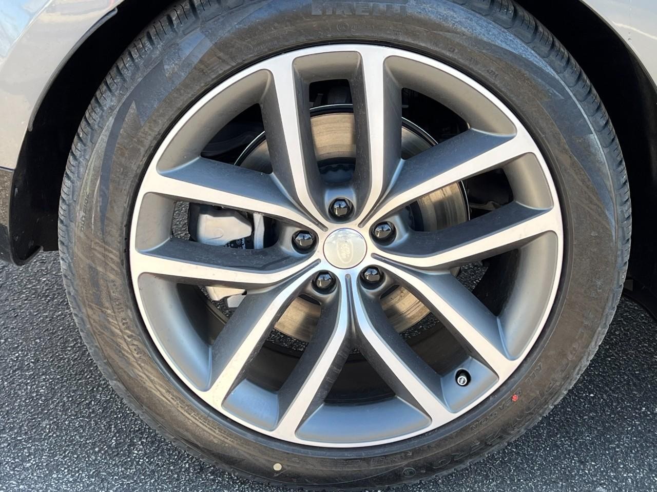 Land Rover Range Rover Vehicle Full-screen Gallery Image 6