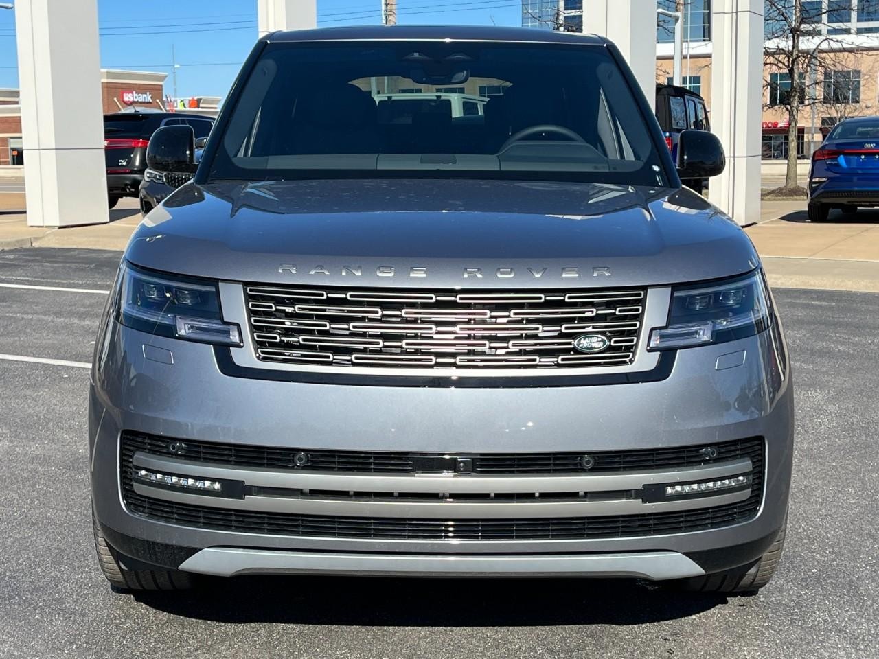 Land Rover Range Rover Vehicle Full-screen Gallery Image 8