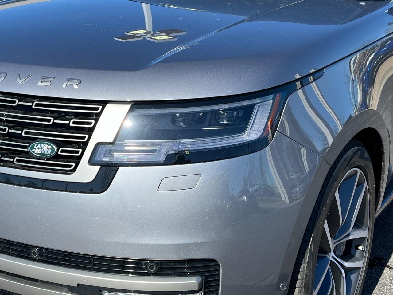 Land Rover Range Rover Vehicle Full-screen Gallery Image 10