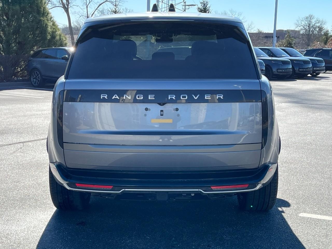 Land Rover Range Rover Vehicle Full-screen Gallery Image 11