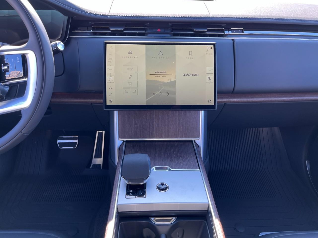 Land Rover Range Rover Vehicle Full-screen Gallery Image 17