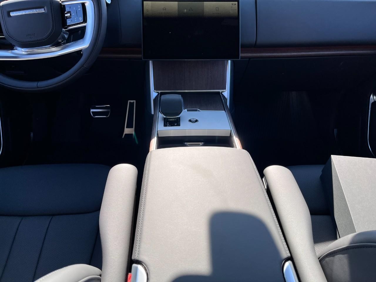 Land Rover Range Rover Vehicle Full-screen Gallery Image 18