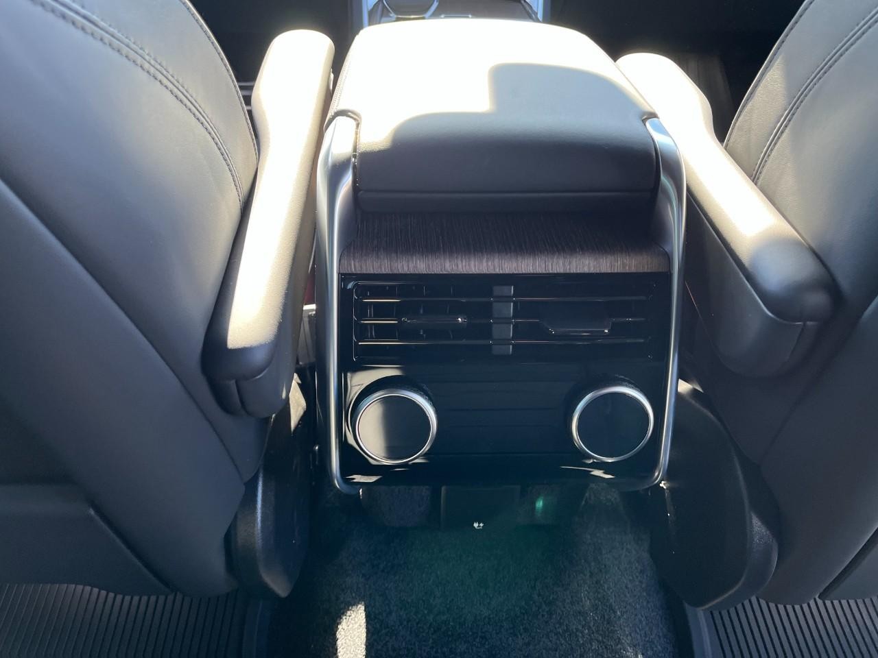 Land Rover Range Rover Vehicle Full-screen Gallery Image 19