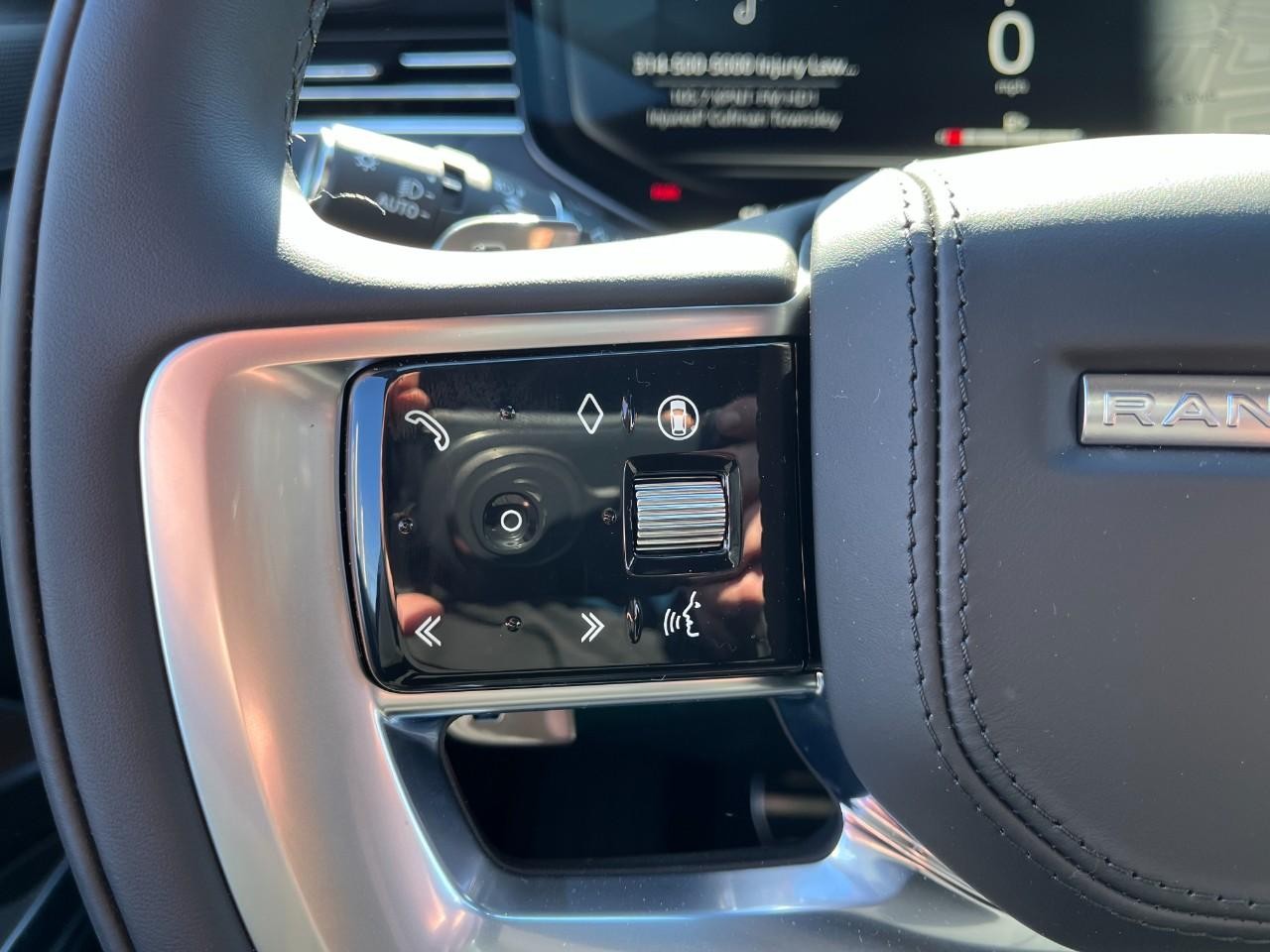 Land Rover Range Rover Vehicle Full-screen Gallery Image 22