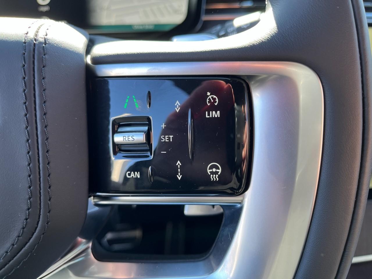 Land Rover Range Rover Vehicle Full-screen Gallery Image 24