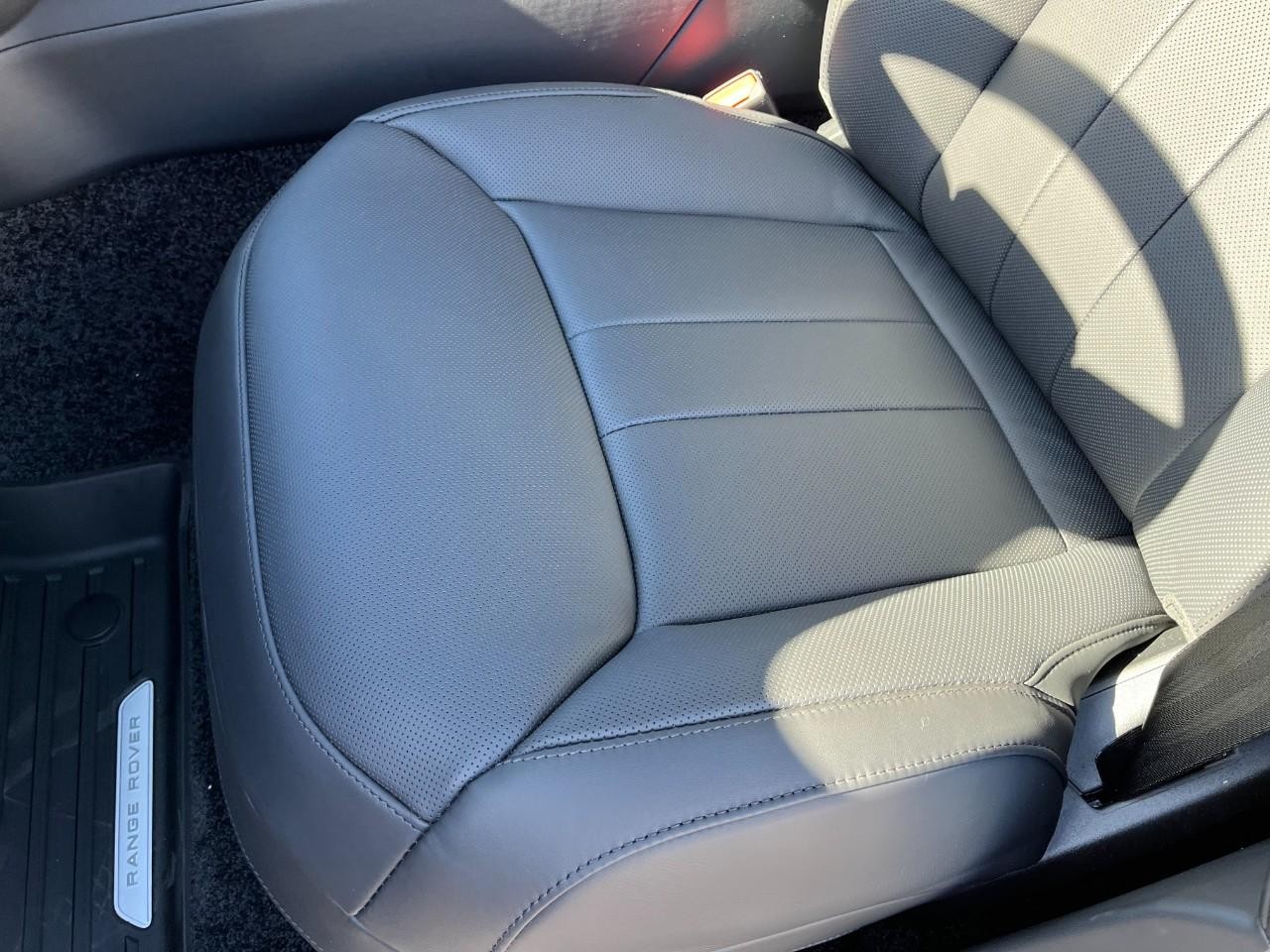 Land Rover Range Rover Vehicle Full-screen Gallery Image 34