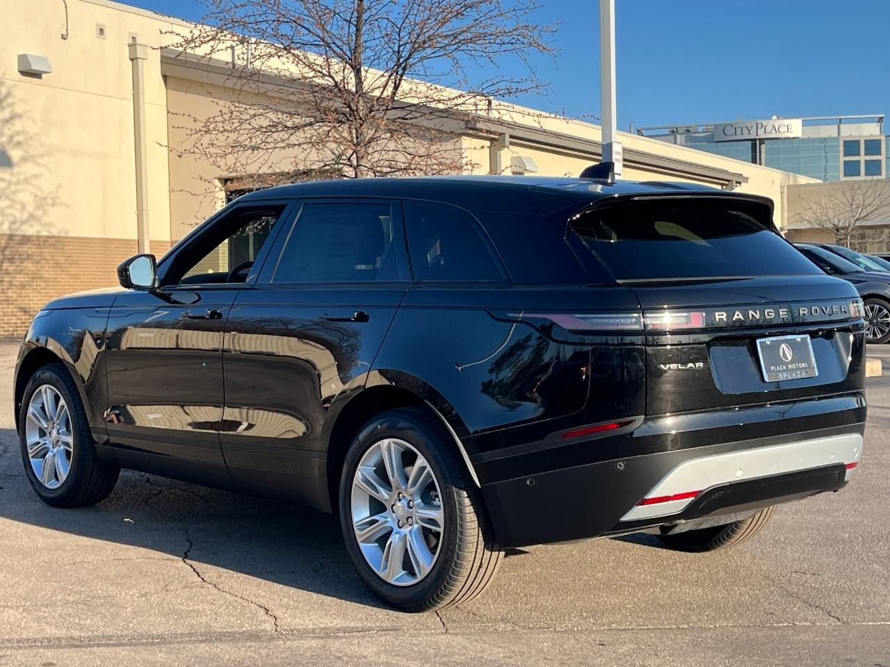 Land Rover Range Rover Velar Vehicle Full-screen Gallery Image 3