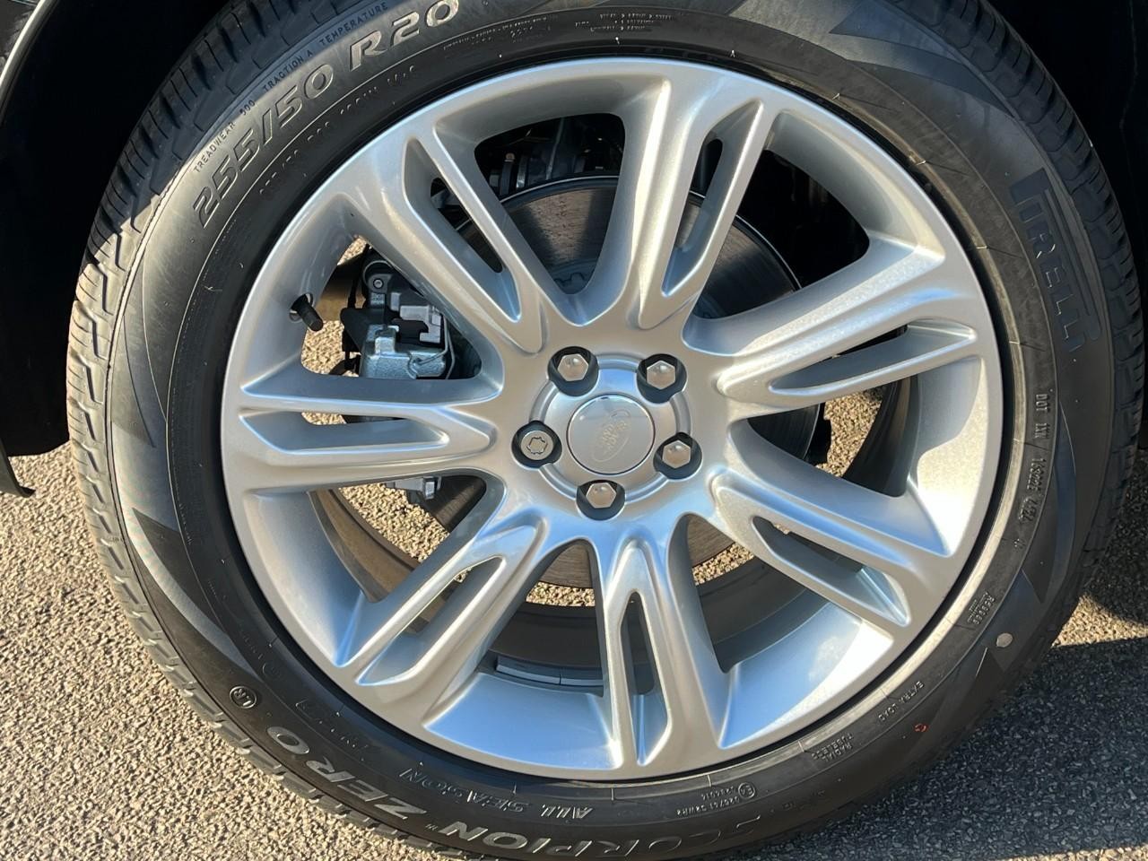 Land Rover Range Rover Velar Vehicle Full-screen Gallery Image 5