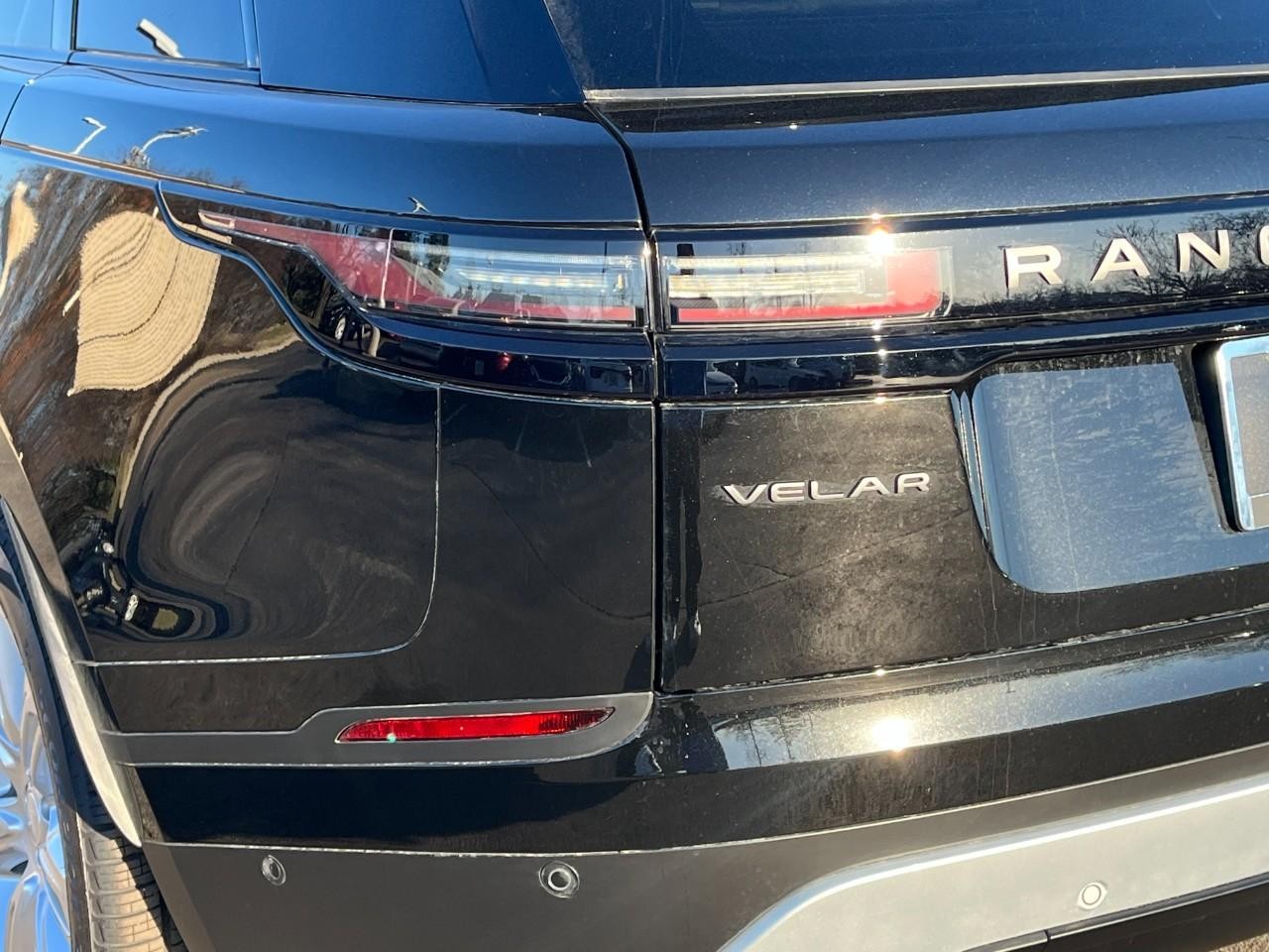 Land Rover Range Rover Velar Vehicle Full-screen Gallery Image 11