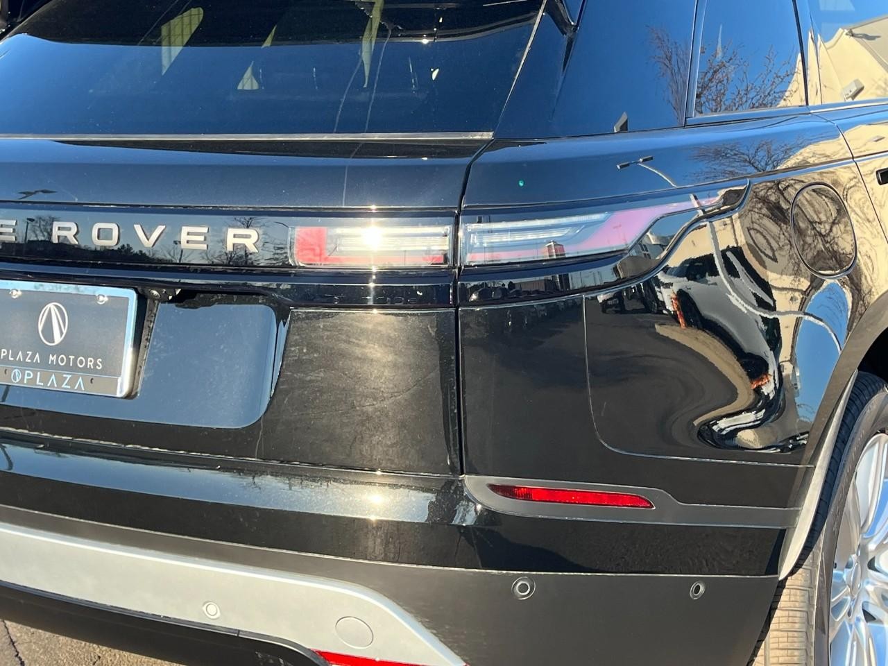 Land Rover Range Rover Velar Vehicle Full-screen Gallery Image 12