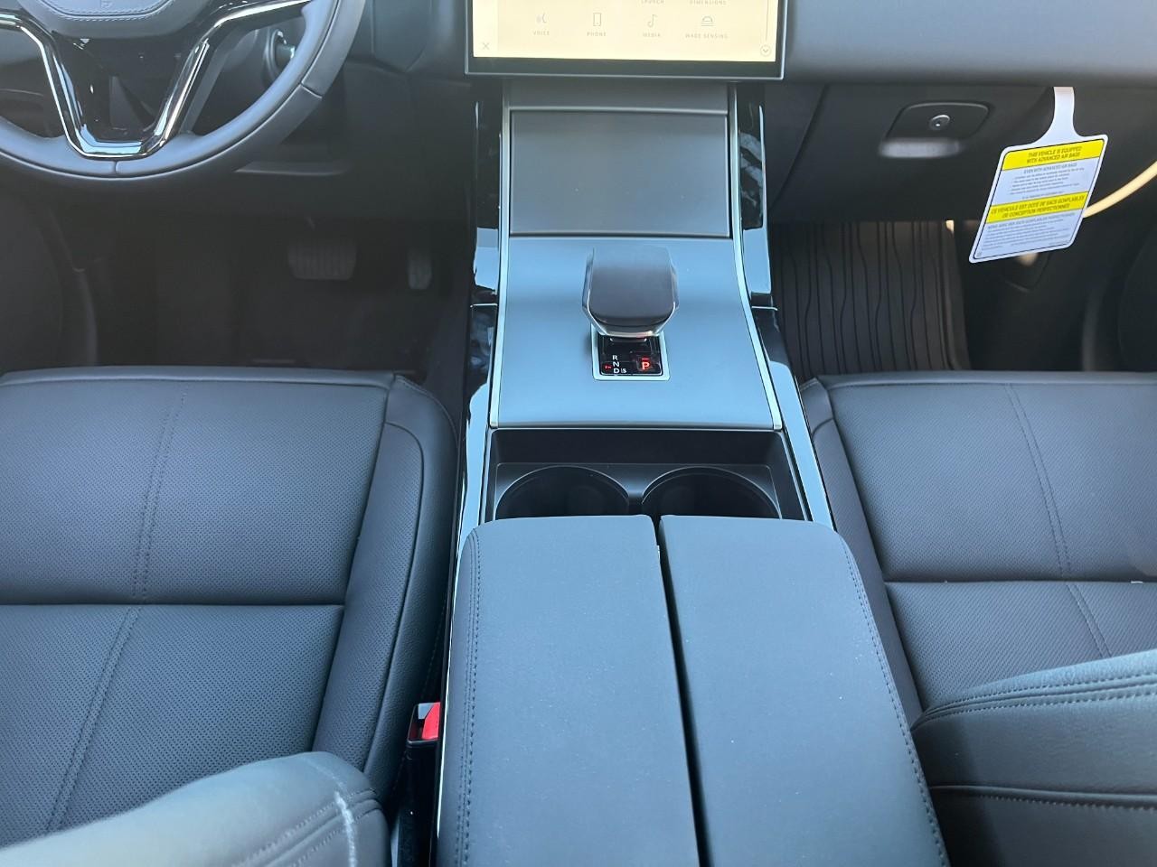 Land Rover Range Rover Velar Vehicle Full-screen Gallery Image 17