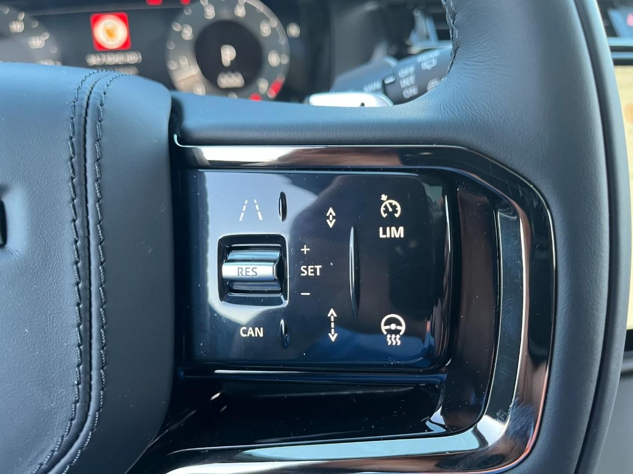 Land Rover Range Rover Velar Vehicle Full-screen Gallery Image 23