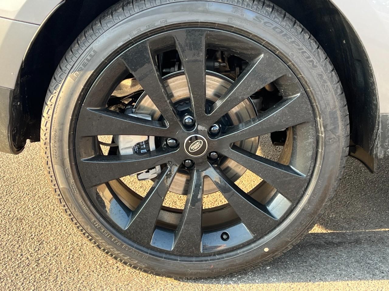 Land Rover Range Rover Sport Vehicle Full-screen Gallery Image 5