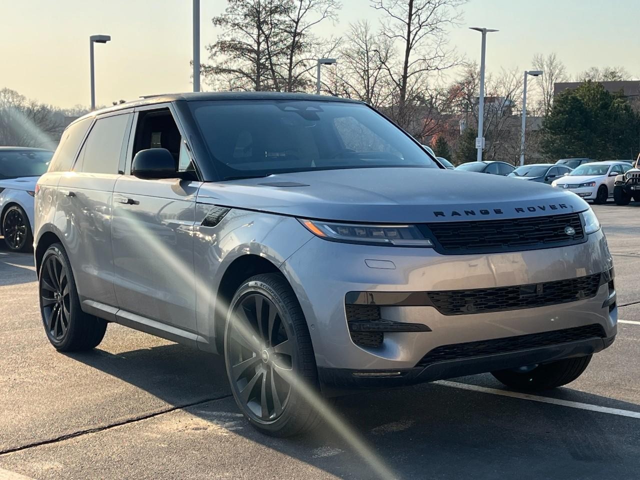 Land Rover Range Rover Sport Vehicle Full-screen Gallery Image 6