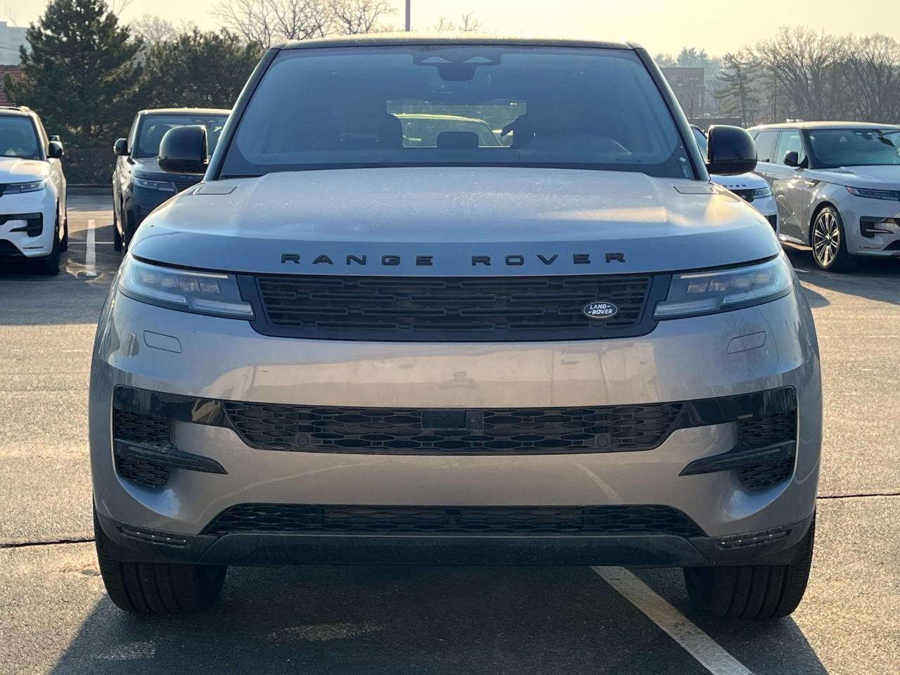 Land Rover Range Rover Sport Vehicle Full-screen Gallery Image 7