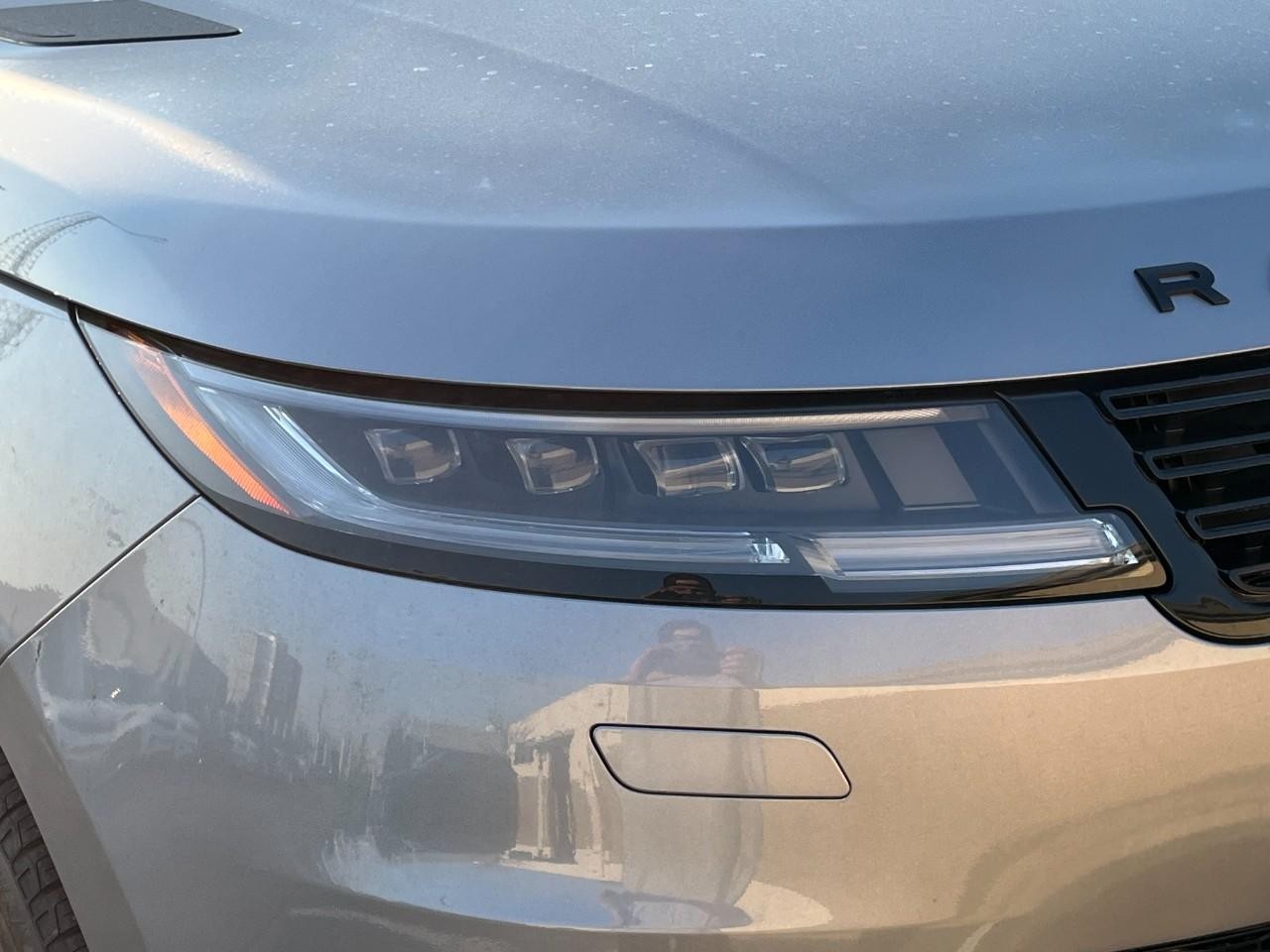 Land Rover Range Rover Sport Vehicle Full-screen Gallery Image 8