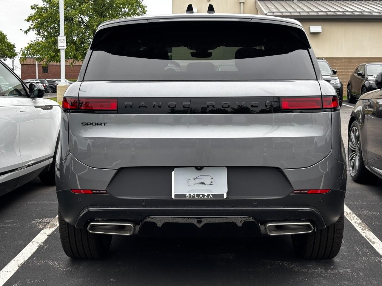 Land Rover Range Rover Sport Vehicle Full-screen Gallery Image 10