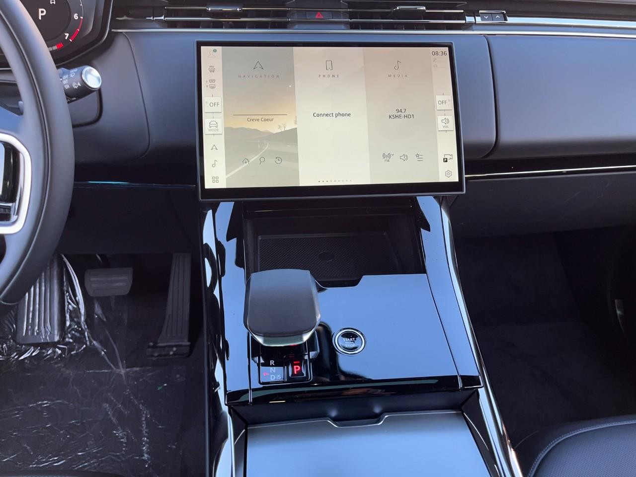 Land Rover Range Rover Sport Vehicle Full-screen Gallery Image 16