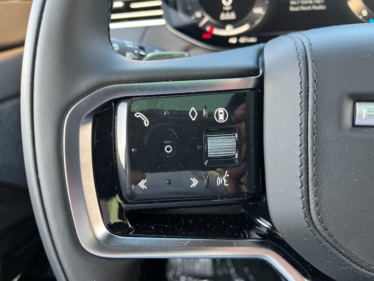 Land Rover Range Rover Sport Vehicle Full-screen Gallery Image 21