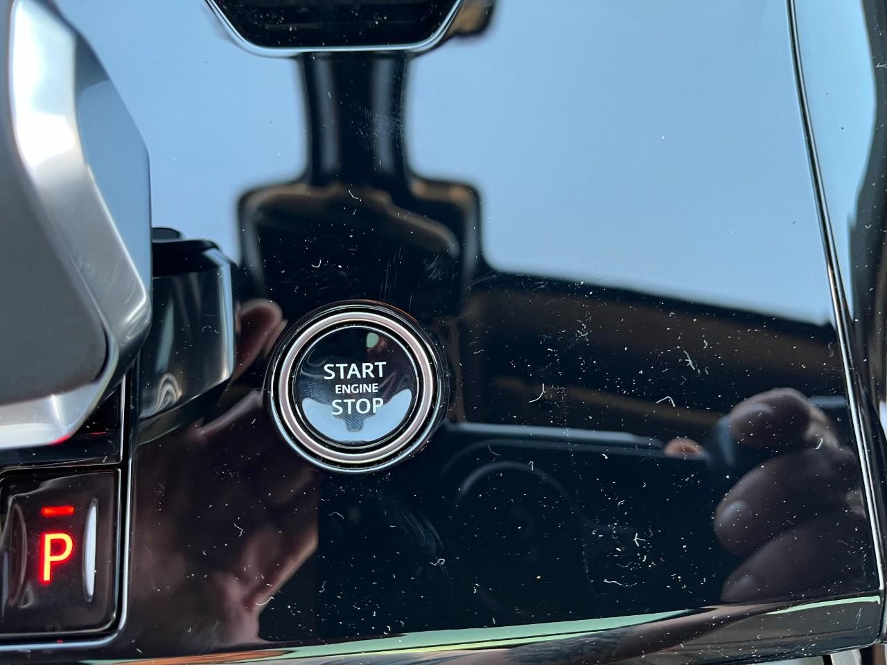 Land Rover Range Rover Sport Vehicle Full-screen Gallery Image 28