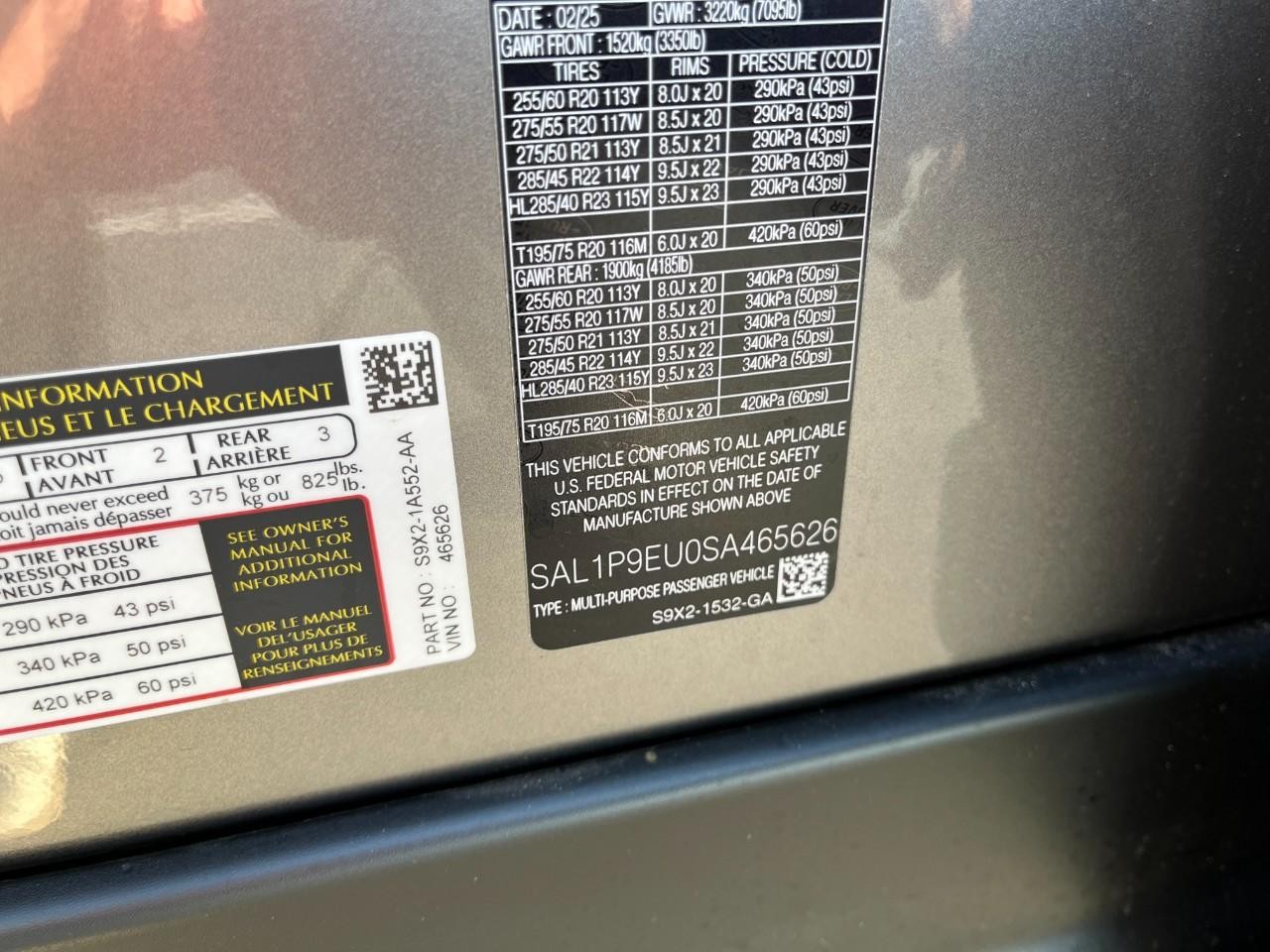 Land Rover Range Rover Sport Vehicle Full-screen Gallery Image 36