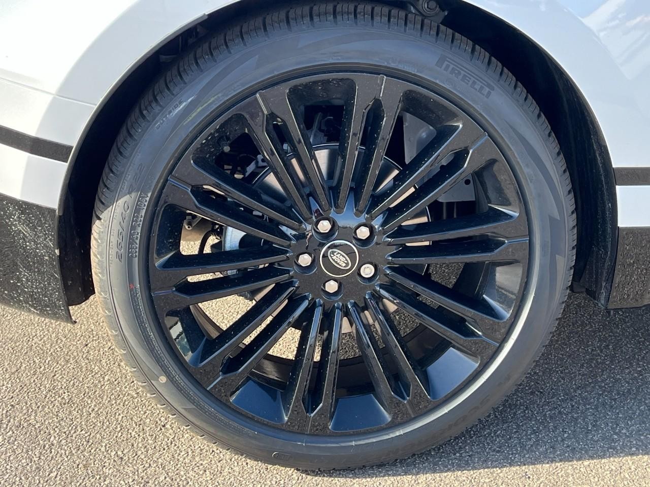 Land Rover Range Rover Velar Vehicle Full-screen Gallery Image 5