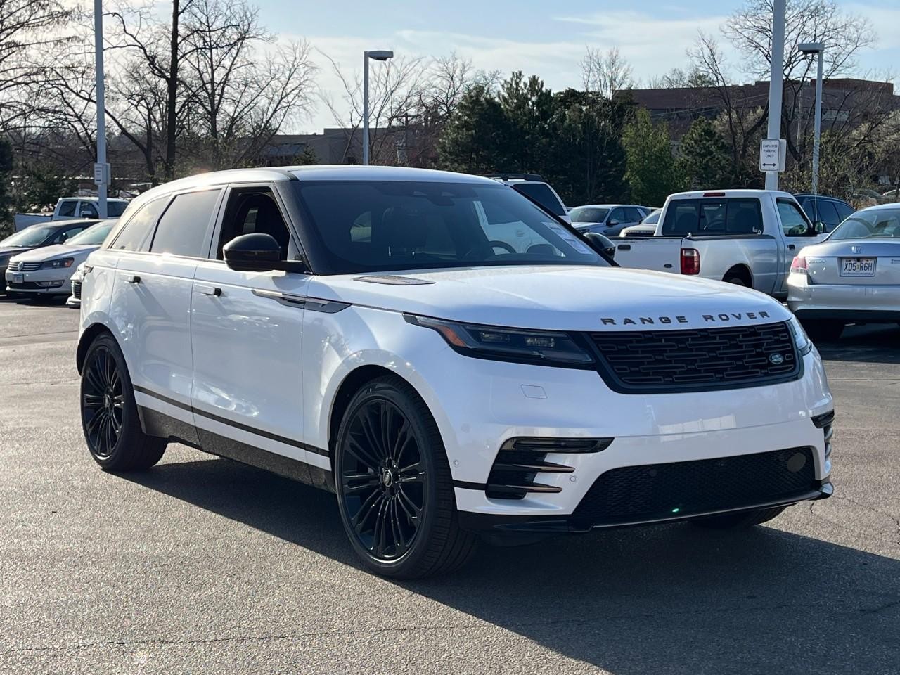 Land Rover Range Rover Velar Vehicle Full-screen Gallery Image 6