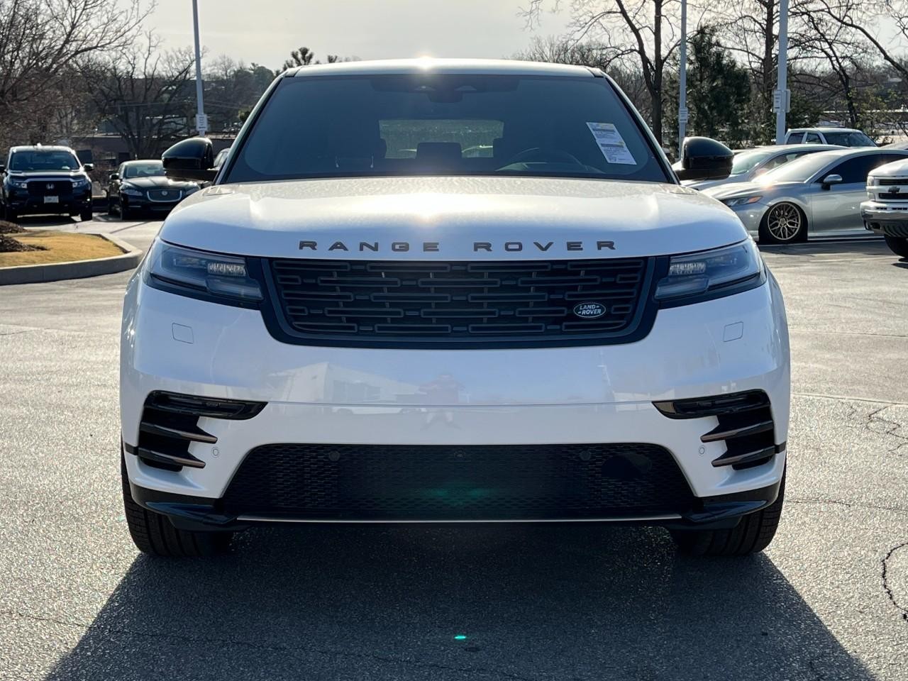 Land Rover Range Rover Velar Vehicle Full-screen Gallery Image 7