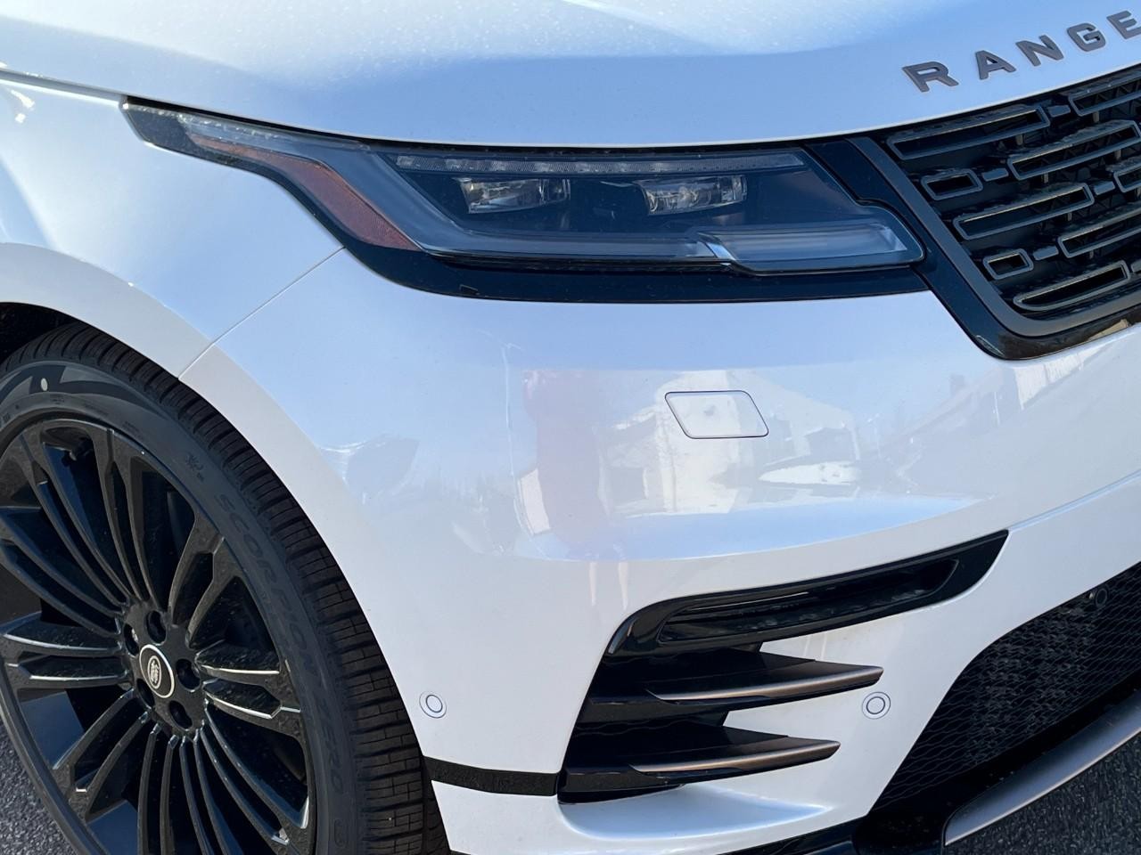 Land Rover Range Rover Velar Vehicle Full-screen Gallery Image 8