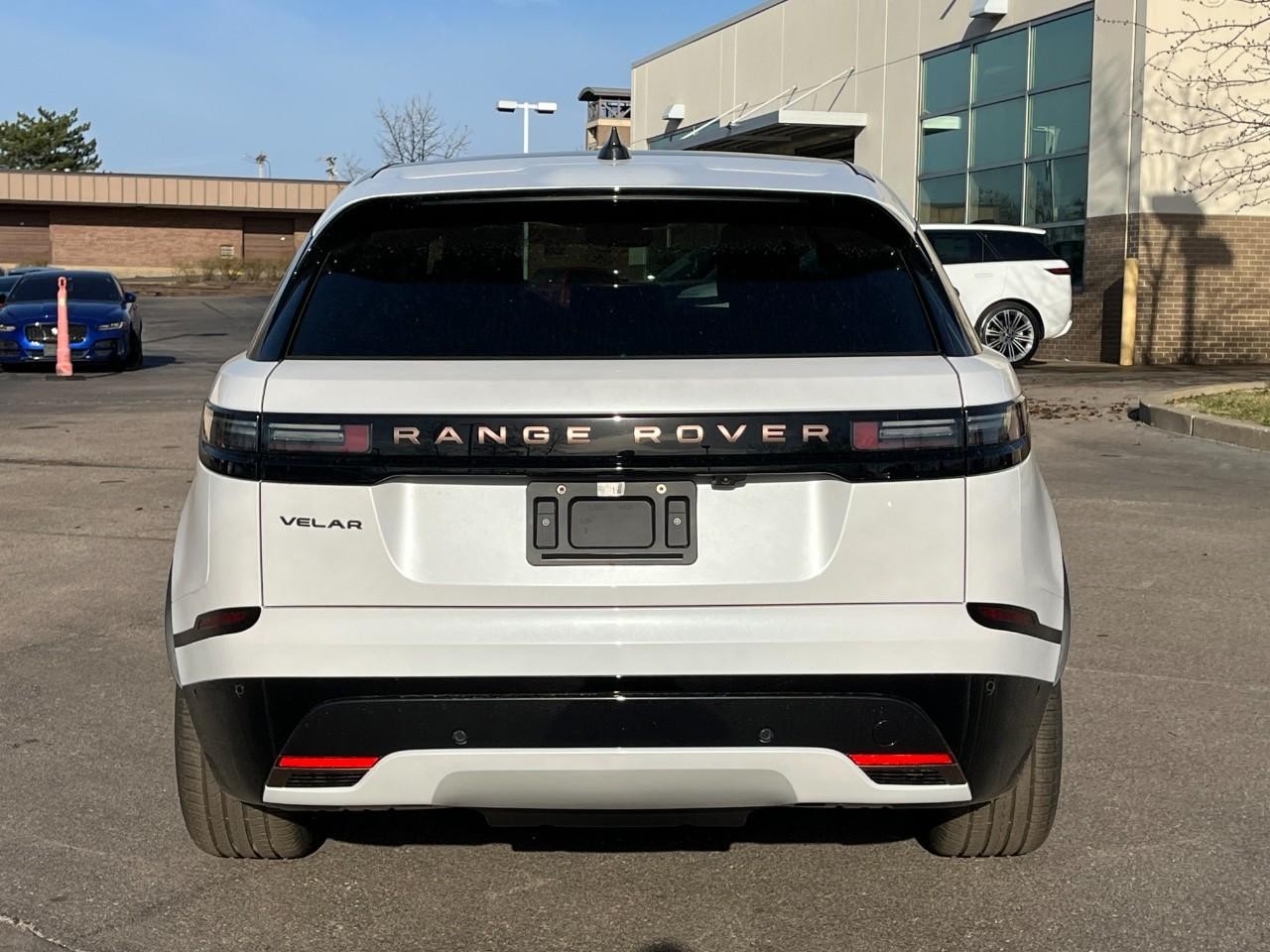 Land Rover Range Rover Velar Vehicle Full-screen Gallery Image 10