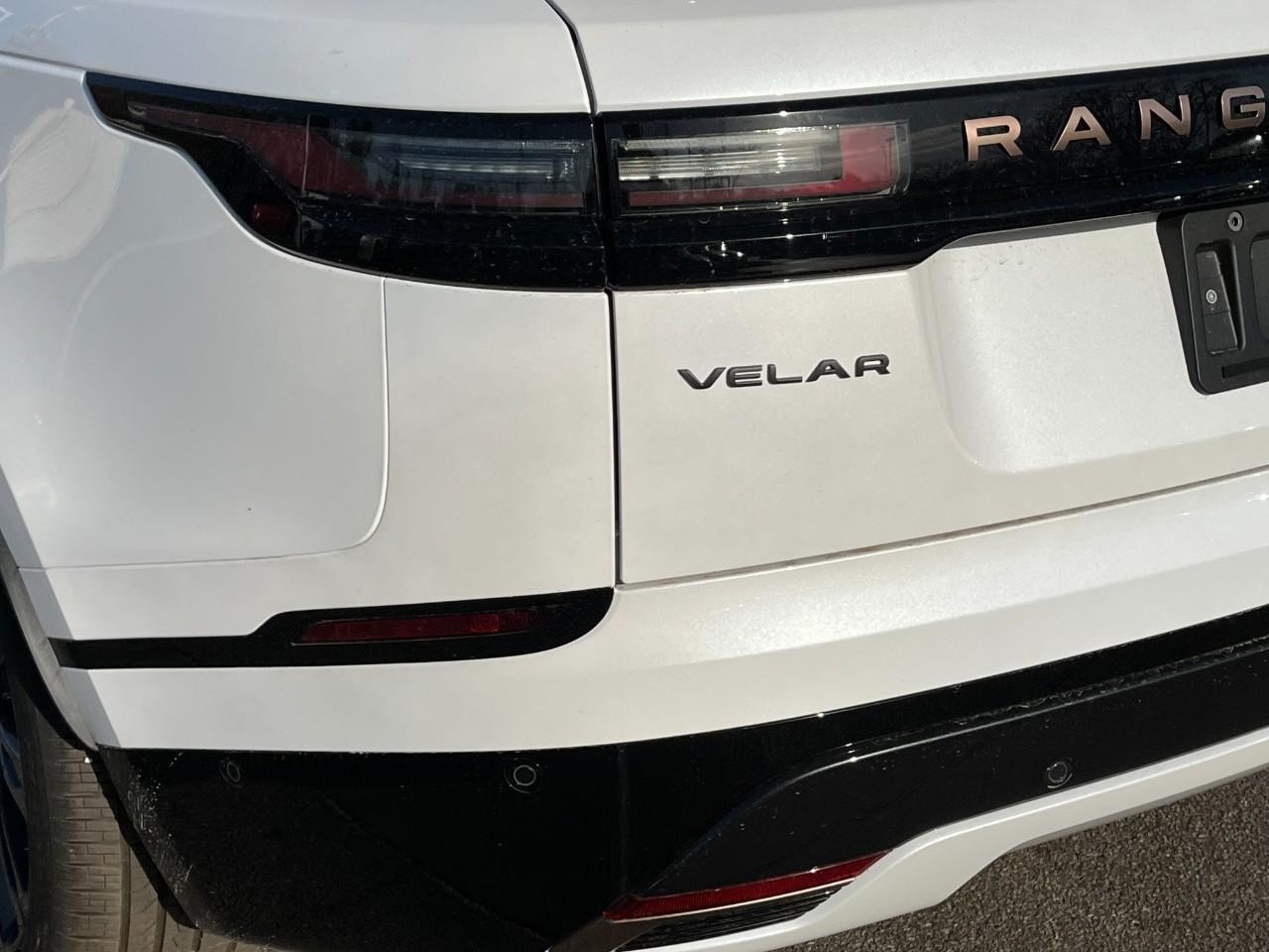 Land Rover Range Rover Velar Vehicle Full-screen Gallery Image 11