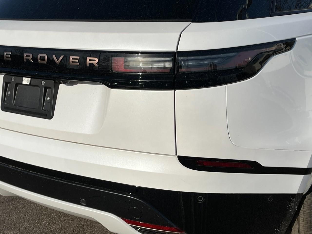 Land Rover Range Rover Velar Vehicle Full-screen Gallery Image 12