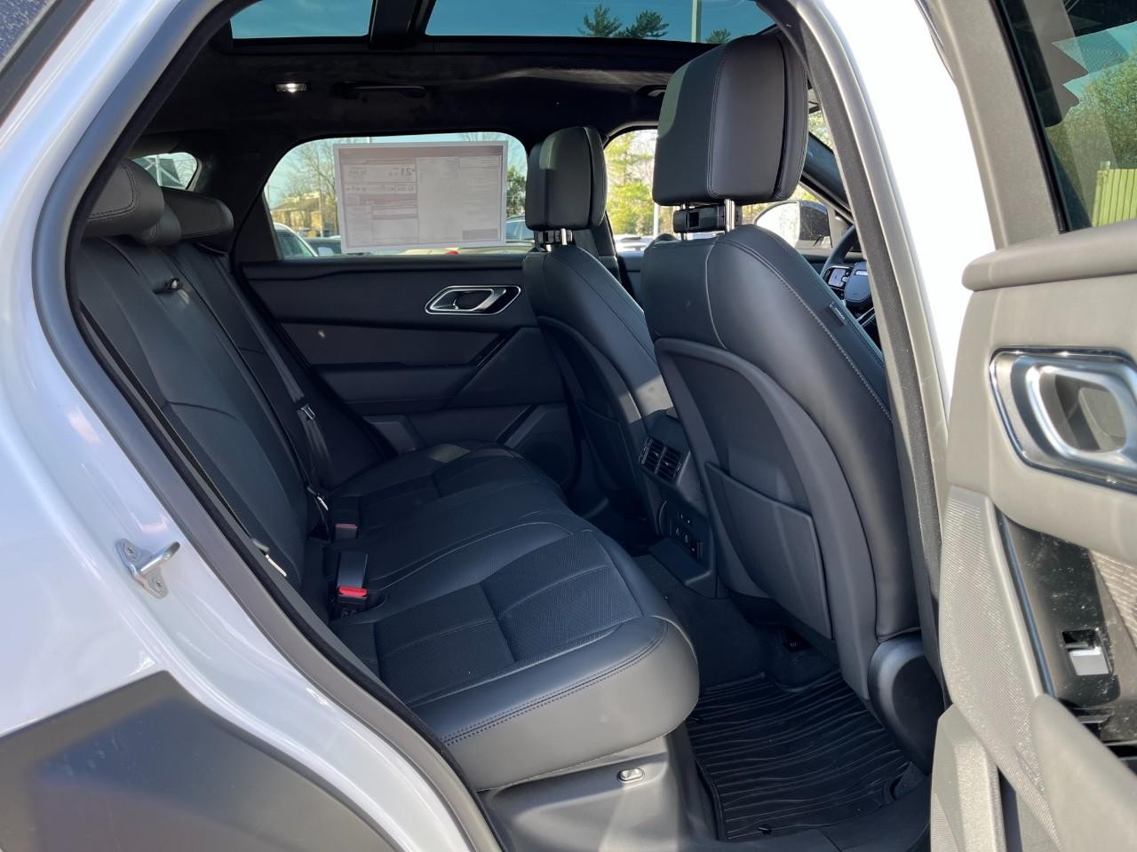 Land Rover Range Rover Velar Vehicle Full-screen Gallery Image 13