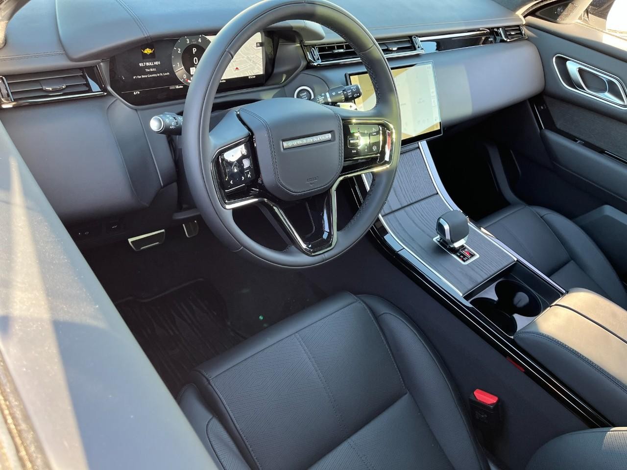 Land Rover Range Rover Velar Vehicle Full-screen Gallery Image 20