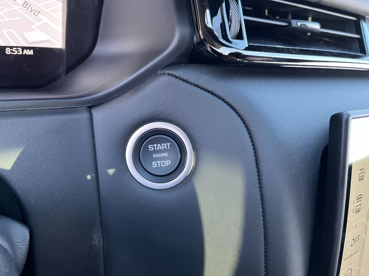 Land Rover Range Rover Velar Vehicle Full-screen Gallery Image 28