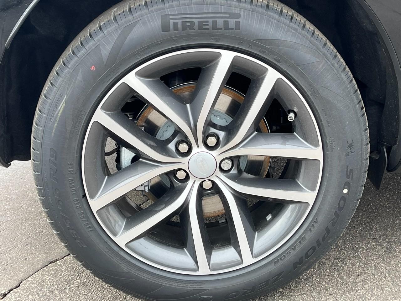 Land Rover Range Rover Evoque Vehicle Full-screen Gallery Image 6