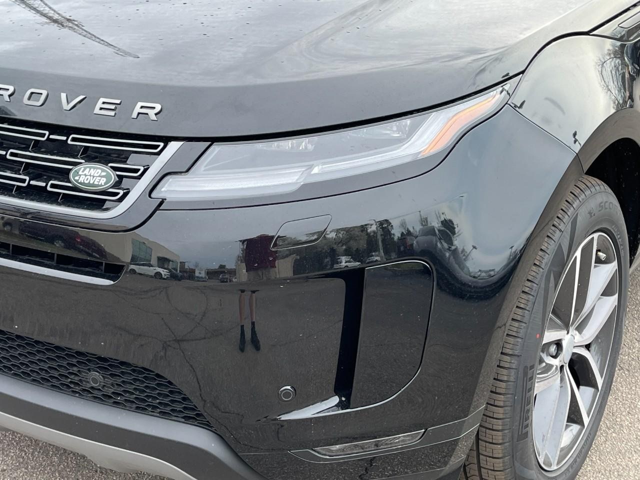 Land Rover Range Rover Evoque Vehicle Full-screen Gallery Image 10