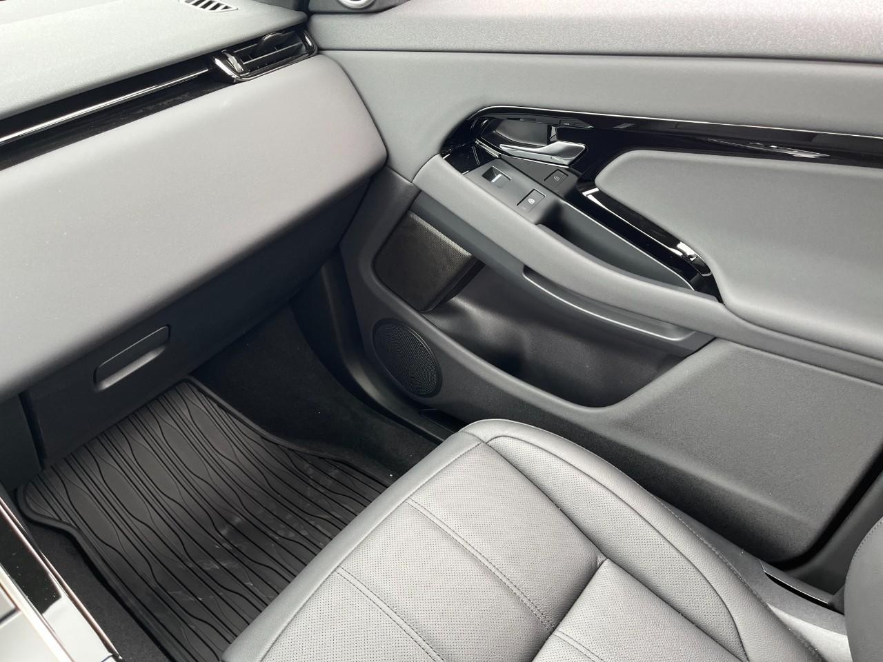 Land Rover Range Rover Evoque Vehicle Full-screen Gallery Image 20