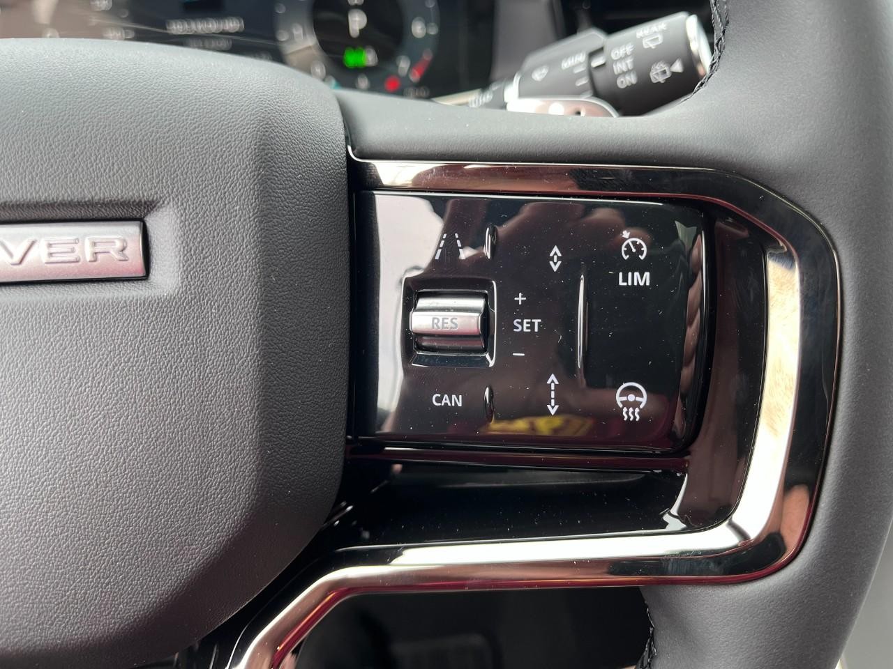 Land Rover Range Rover Evoque Vehicle Full-screen Gallery Image 24