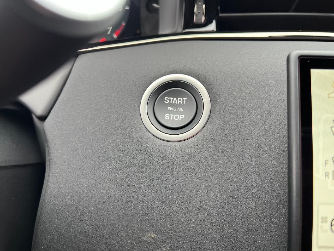 Land Rover Range Rover Evoque Vehicle Full-screen Gallery Image 29