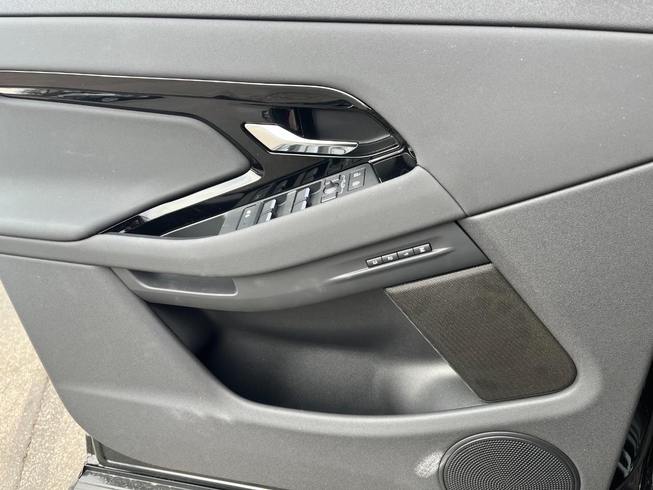 Land Rover Range Rover Evoque Vehicle Full-screen Gallery Image 30